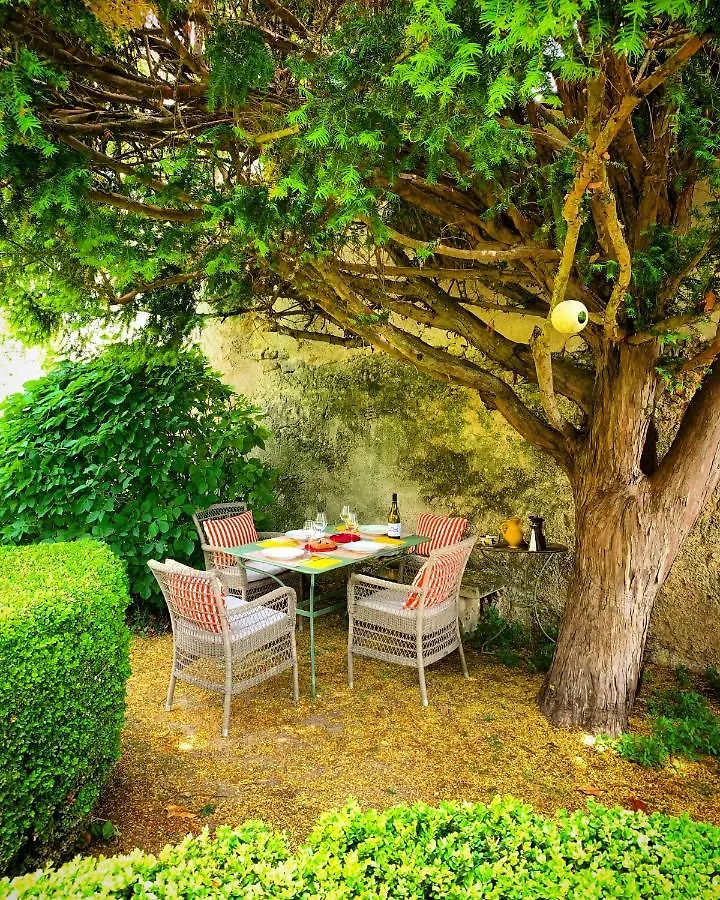 Hotel Le Pavillon de Galon à Cucuron Maison d'hôtes